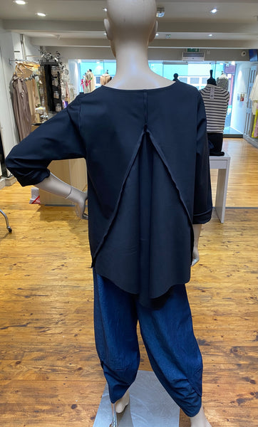 GILYA - NAVY ROUND NECK TOP