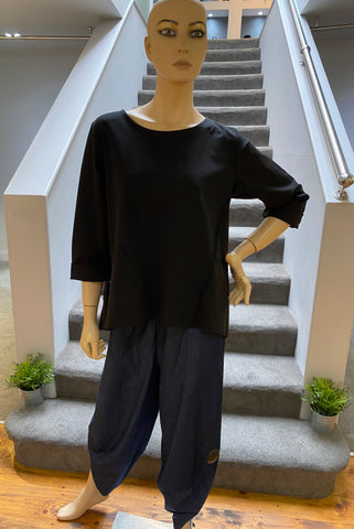 GILYA - NAVY ROUND NECK TOP